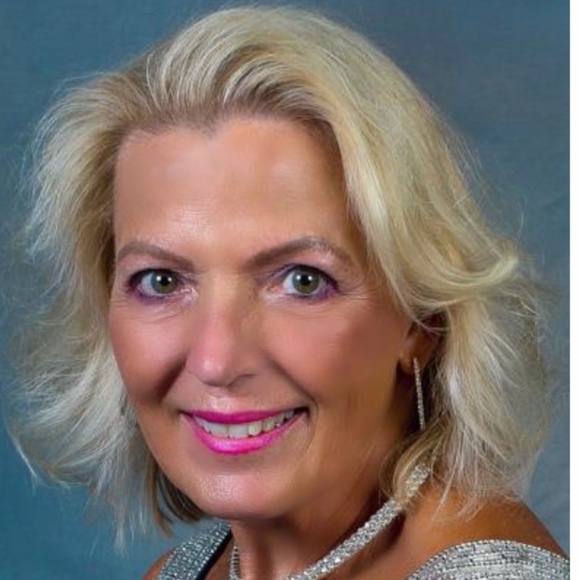 Meet your Posher, Pam - Picture 1 of 1